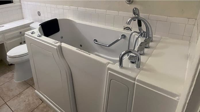 How Much Do Walk-in Tubs Cost In 2024: Price Guide | HomeBuddy